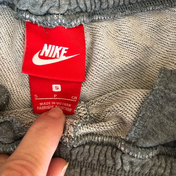 Nike athletic shorts - Picture 2 of 3
